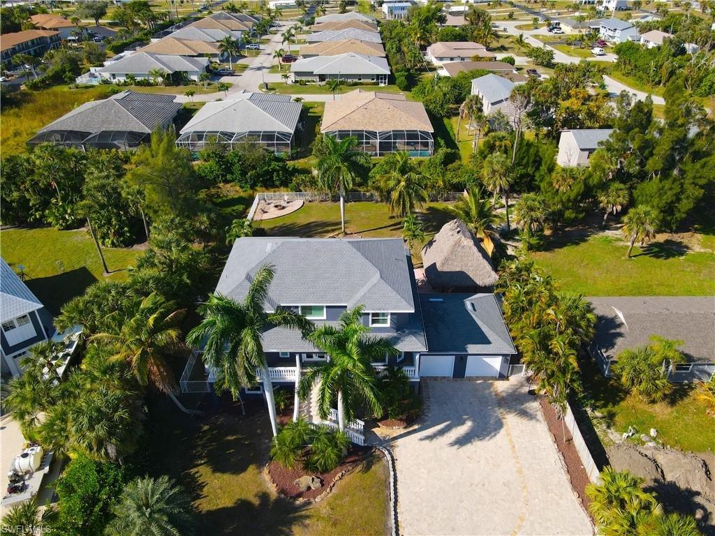 16700 Wisteria Dr, Fort Myers, photo 2 of 25