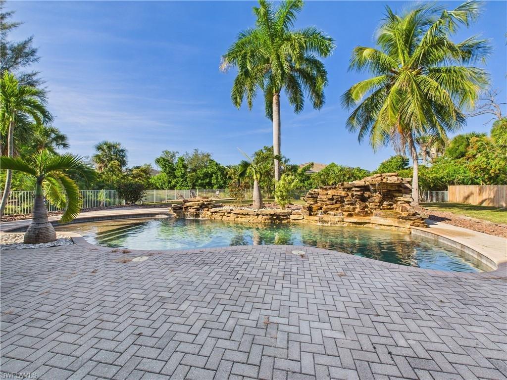 16700 Wisteria Dr, Fort Myers, photo 4 of 25