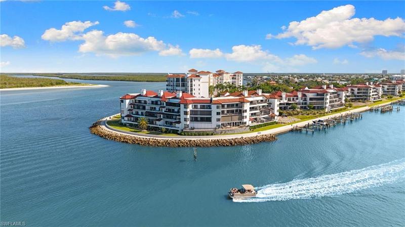 Exterior of 533 La Peninsula Blvd Unit 533, Naples